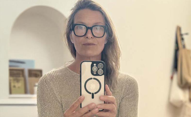 Looking at myself in the mirror v2